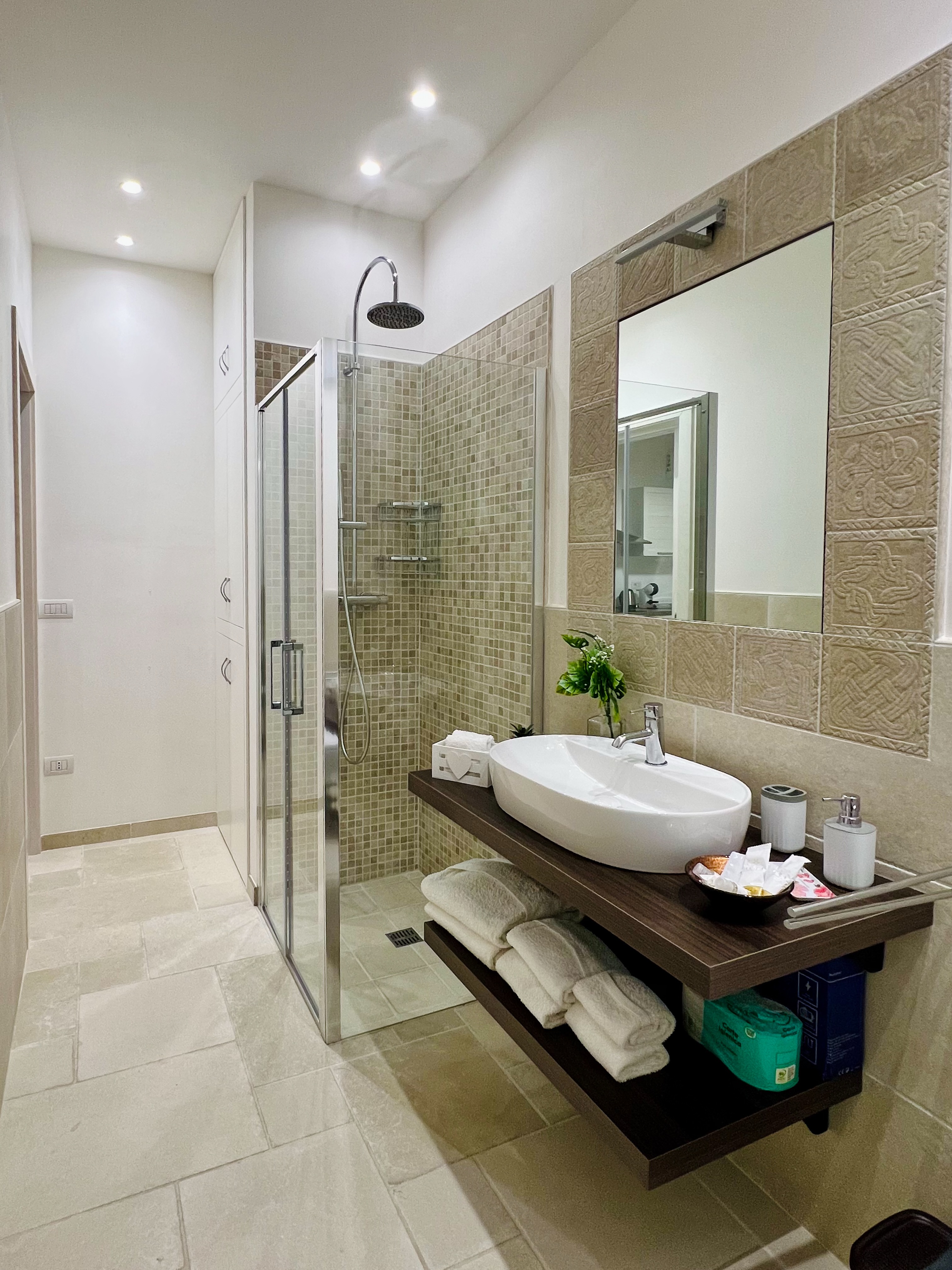 La Suite — 4